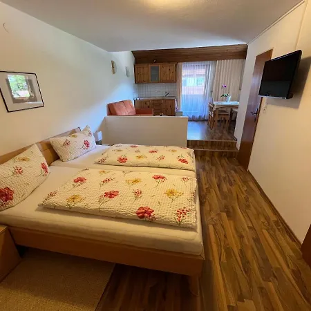 Gaestehaus Edelweiss 瑞斯·贝·泽费尔德